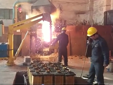 Our manipulator works in a casting factory