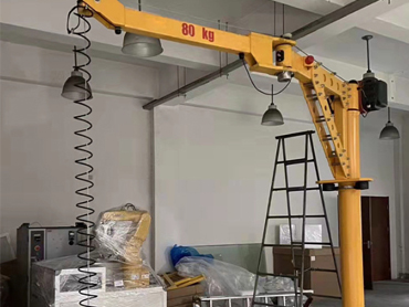 Mobile fixed column balancing crane