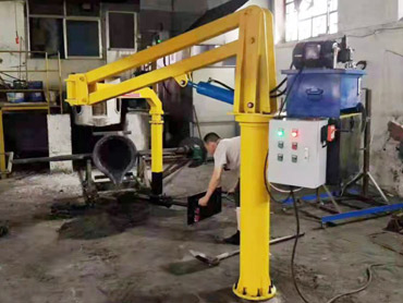 Hydraulic casting manipulator