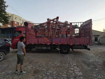 3 sets hydraulic casting manipulator are loaded on the truck and ready for delivery.